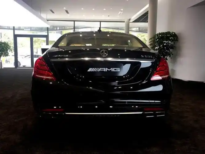 奔驰amg 奔驰迈巴赫梅赛德斯-amg s 63 l 4matic,以4秒破百的极速之势