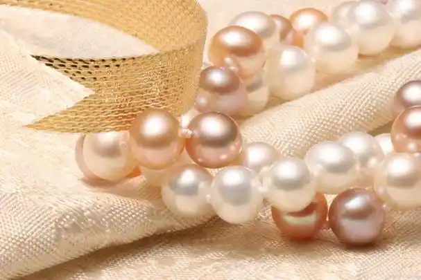 解密珍珠:从海底到珠宝店,一颗小小的球体的传奇之旅