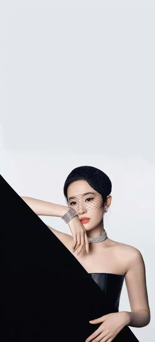 刘亦菲抹胸裙##刘亦菲时尚芭莎4月刊封面