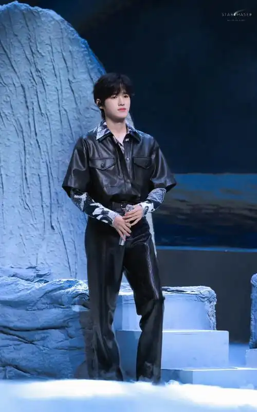 图】starchaser_宋亚轩摘星坊【舞台 图】starchaser_宋亚轩摘星坊