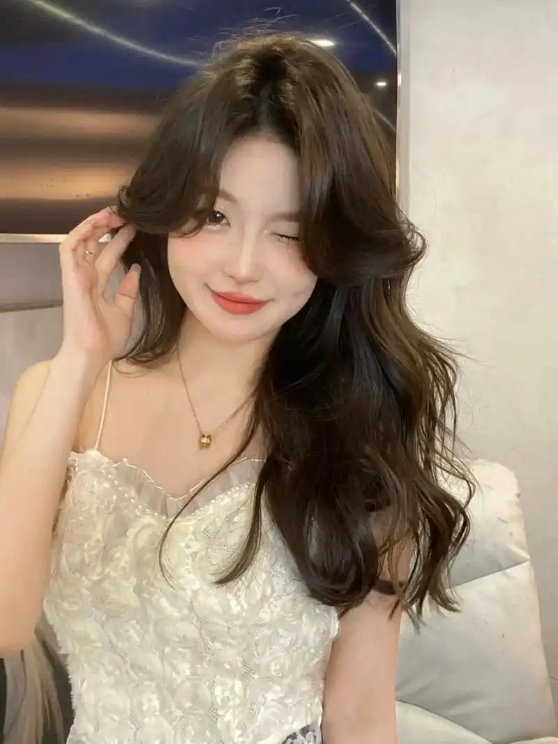 浪漫法式卷 蓬松显发量修饰脸型 不挑人