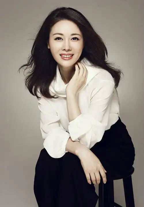 p>邓英,1978年4月8日出生于浙江省衢州市,中国内地女演员,毕业于 a