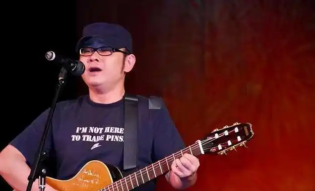 决心退出的刀郎,2012年在香港举行了他的告别演唱会,当他满含热泪演唱