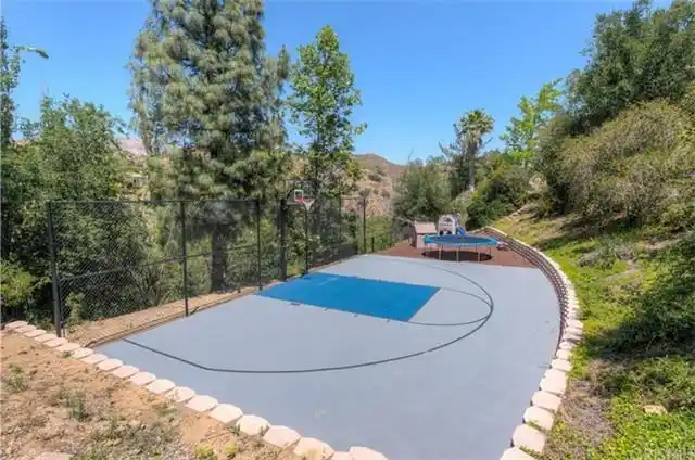 chatsworth社区 地中海风格豪宅 占地7亩 山谷美景 私人篮球场 出行