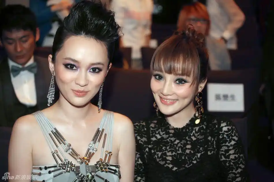 高清图:霍思燕李小璐齐玩烟熏妆 女王范vs精灵秀_高清图集_新浪网