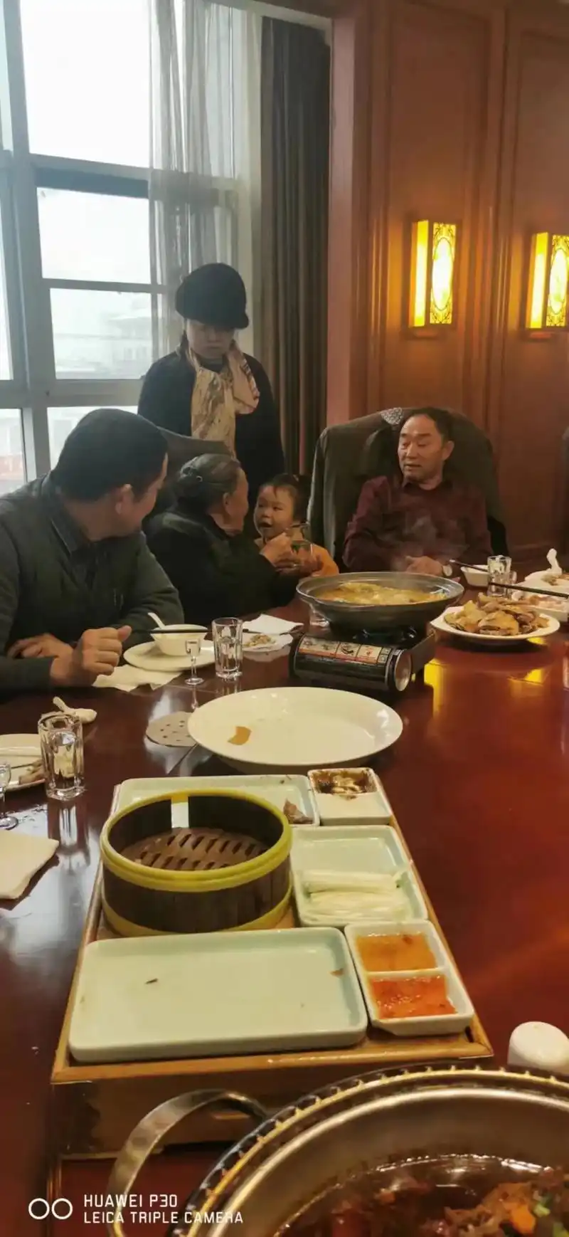 闲来无事翻看奶奶生日照片家庭聚会其乐融融