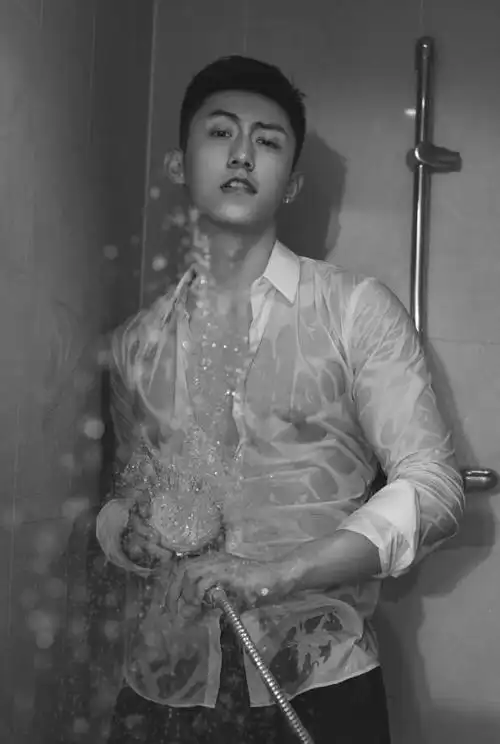 黄景瑜浴室写真 - 黄景瑜痞帅痞帅的 _黄景瑜_明星表情表情