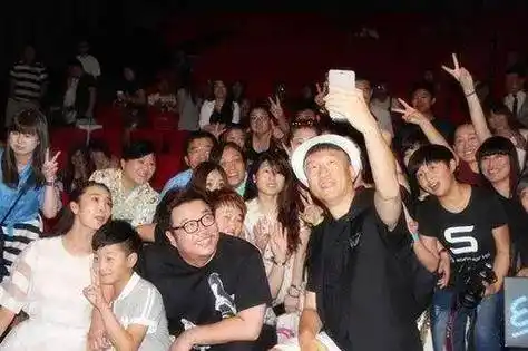 仅八年的时间,罗志祥在泰国当妹妹,孙红雷移居,黄渤与总统同台_极限