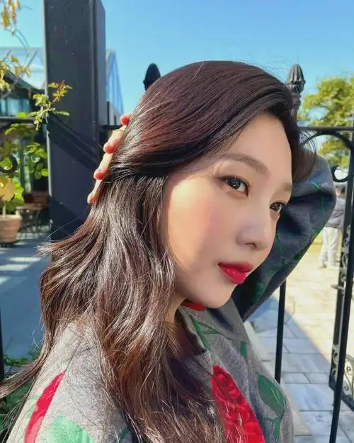 什么颜色显白适合黄皮肤头发,黄黑皮必染的神仙发色