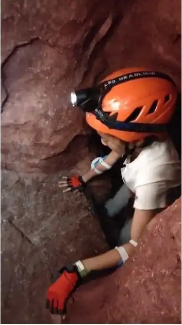 女生喜欢双指探洞吗室内探洞综合攀登飞拉达