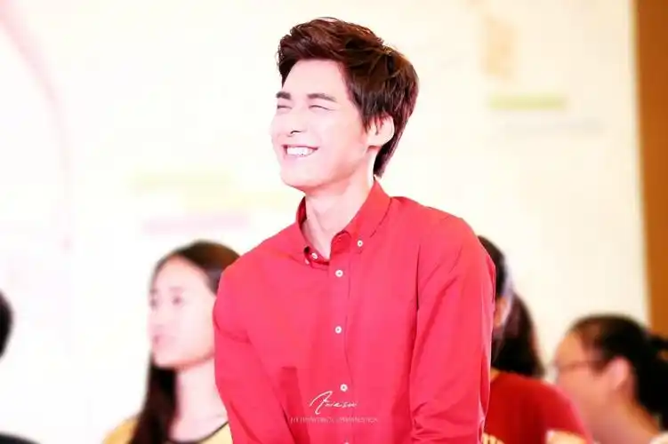 李易峰 笑得眼睛都没啦