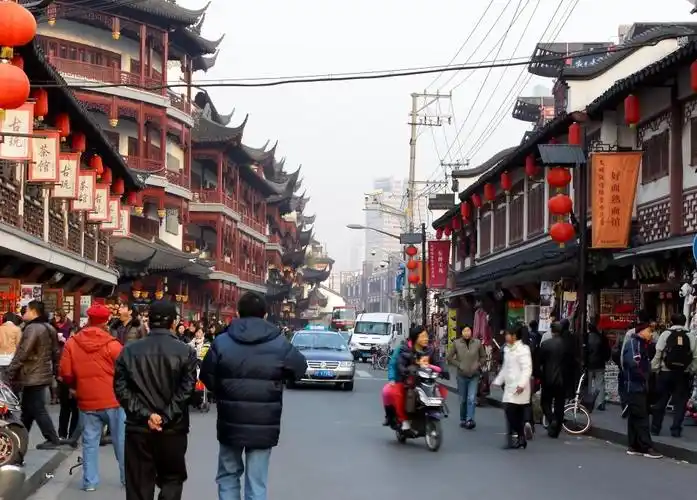 这条老街就是著名的上海老街,是一条直接以城市命名