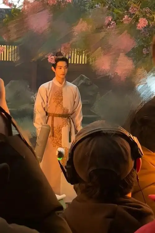 许凯新剧婚服路透##许凯梅逐雨