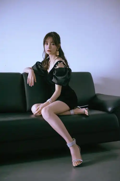 沈梦辰高跟白腿