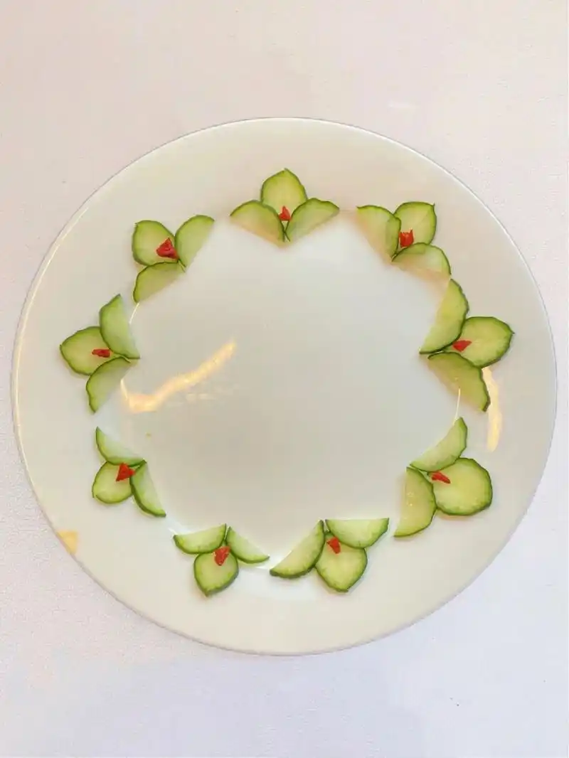 年夜饭上想露一手,这个简单易学摆盘是最佳选择.