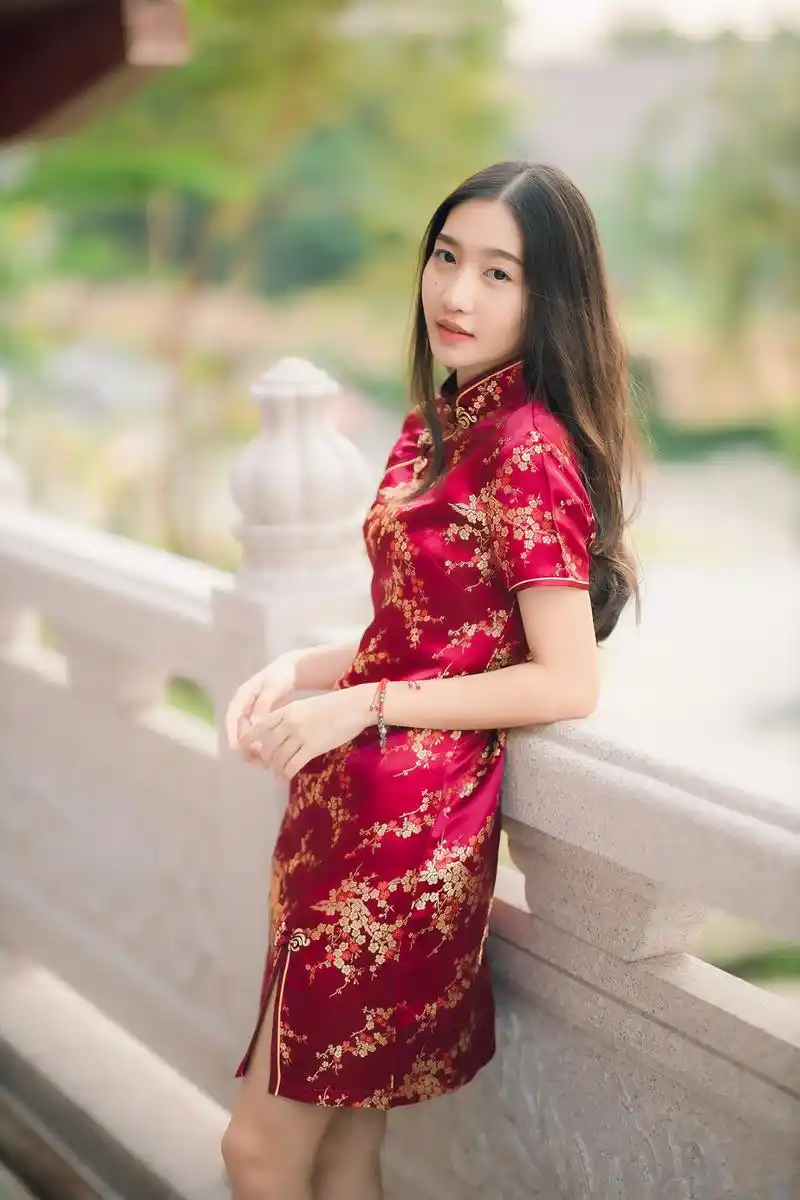 穿旗袍去旅游的小姐姐,真好看