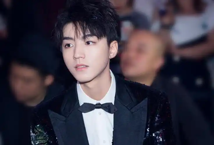 王俊凯最新时尚壁纸人气男星王俊凯