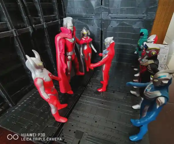 手机拍摄奥特曼经典场面2