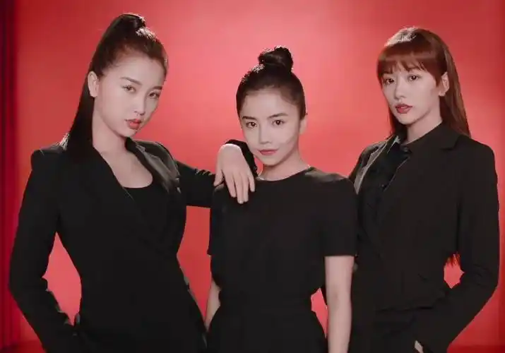 同样是身高168,穿上西装长裤后,虞书欣孔雪儿身高差却很明显_感觉_不