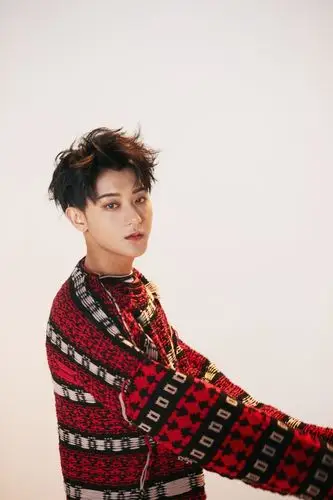 黄子韬新歌花絮写真曝光 化身冬日毛衣暖男__凤凰网