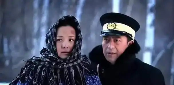 《悬崖》大结局:周乙临终前对莎莎说的话,是对孙悦剑最狠的背叛