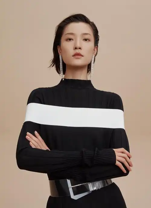 杜鹃为ovv女装2018秋冬系列拍摄广告大片