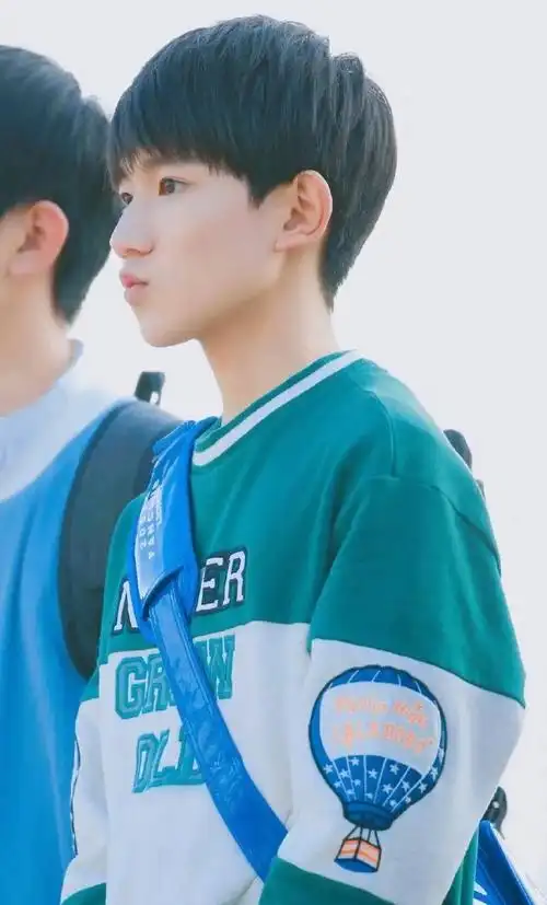 王源#这组嘟嘟嘴我就是喜欢看不敢说刚哥可爱,你们谁敢说#王源2021尽