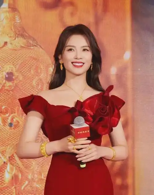 刘涛最新活动美照来袭包臀红裙大方优雅雍容华贵