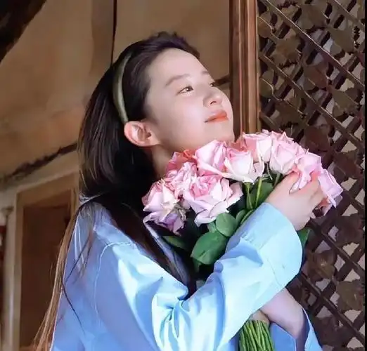 刘亦菲捧花头像烂大街了?一大波女明星捧花图在此,拿去换!