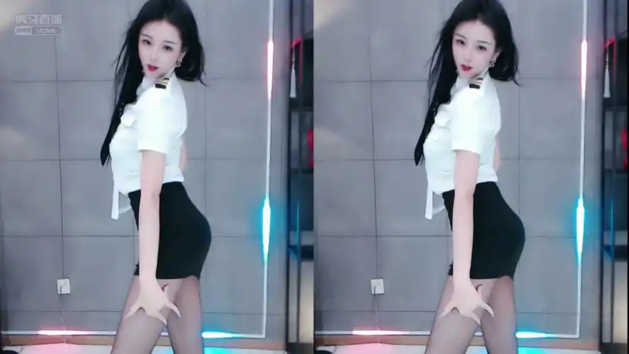 issey2020年8月直播录像表情热舞蹈开火车电臀马达加特林#美女##舞蹈