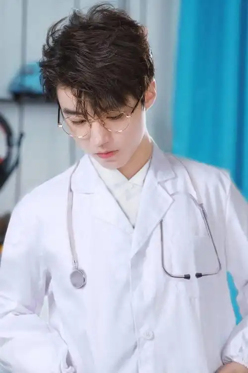 i比美们在吗?来看看男明星的医生造型,谁?