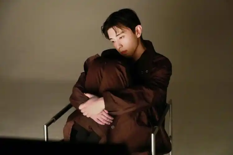 邓伦情人节新杂志好帅