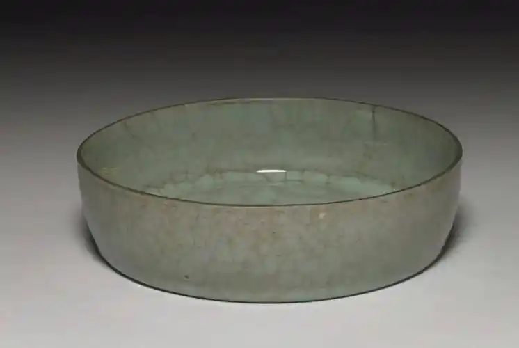 宋代官窑瓷器,以形和青釉让世人陶醉_青瓷_成交价_馆藏