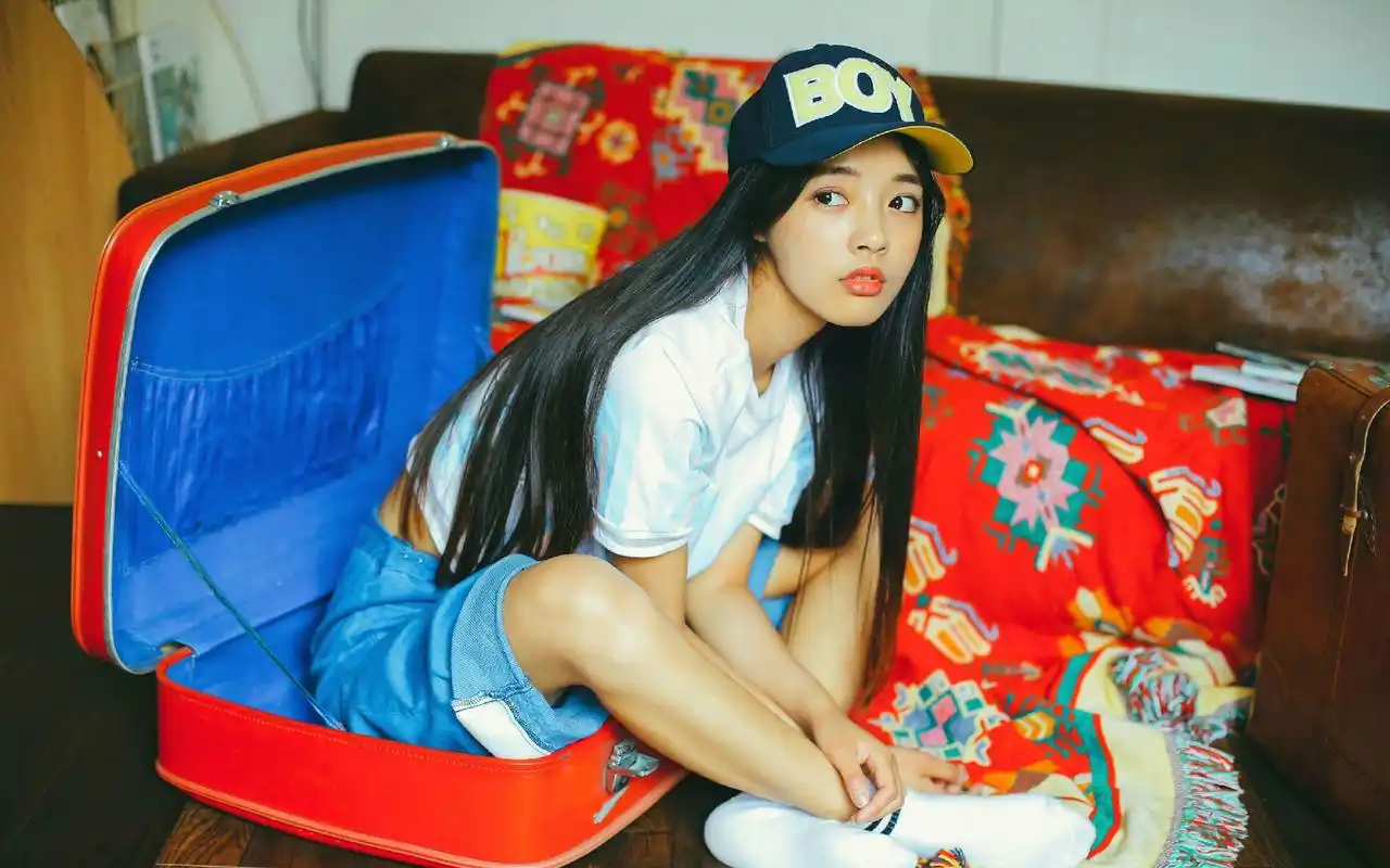 可爱女生复古时尚写真图片桌面壁纸