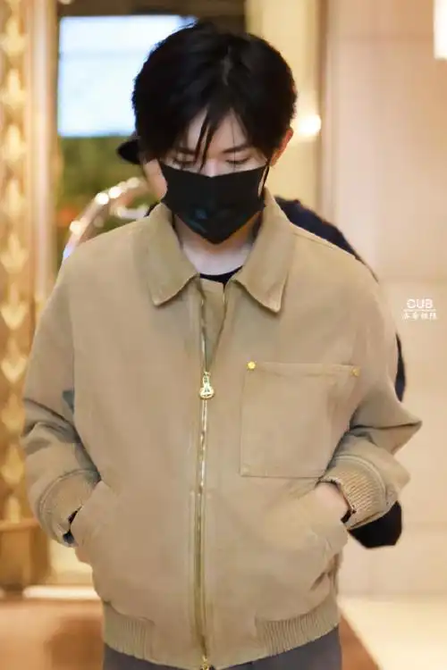 易烊千玺积家全球代言人