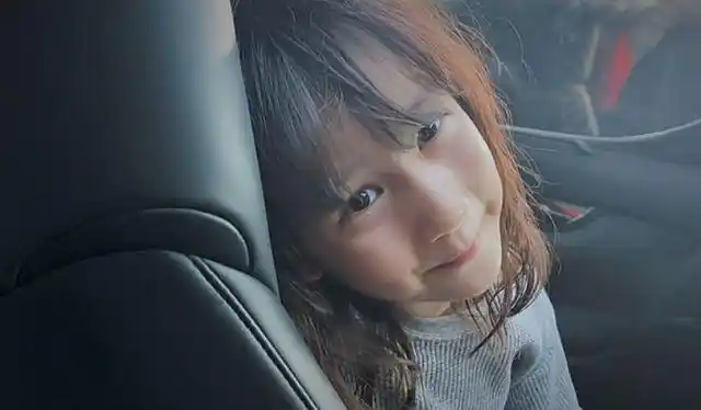 黄磊9岁小女儿烫发引热议教育方式受到指责孩子不应该太成熟