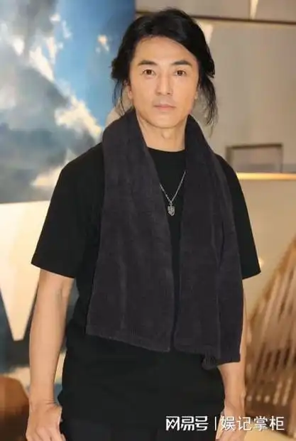 网友偶遇郑伊健模样大变化,如今港台50 的男艺人状态竟差这么大