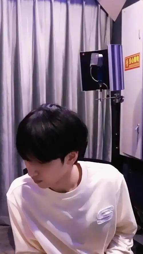 严浩翔[超话]##严浩翔# 男朋友叫你做作业. 来自快快快睡觉辣 - 微博