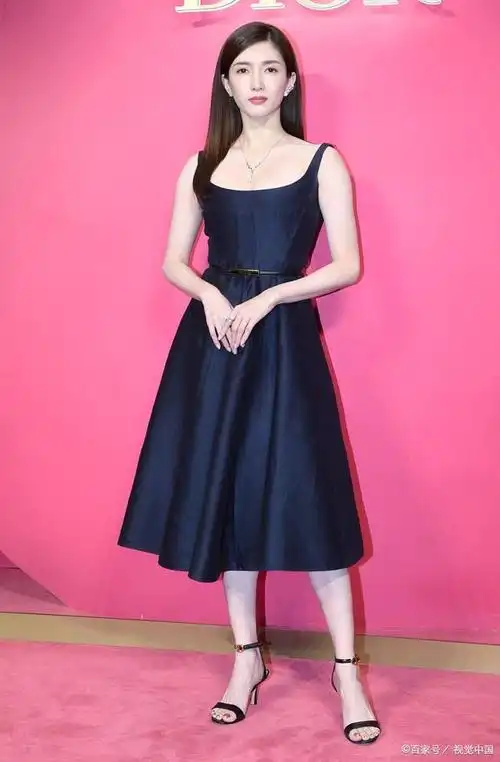 女明星穿连衣裙秘诀,到了夏天,快点挑选适合自己的连衣裙吧