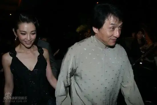 图文银泰中心开业成龙李冰冰携手出席