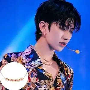 蔡徐坤同款铆钉设计项链短款锁骨链v金材质电镀18k金高品质情侣