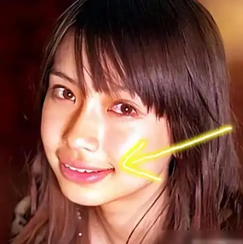 女明星离开十级美颜脸就崩了看看路人镜头下的她们过于真实