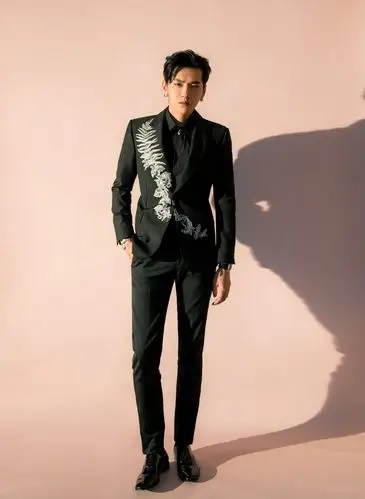 吴亦凡刺绣西装绅士写真图片1414