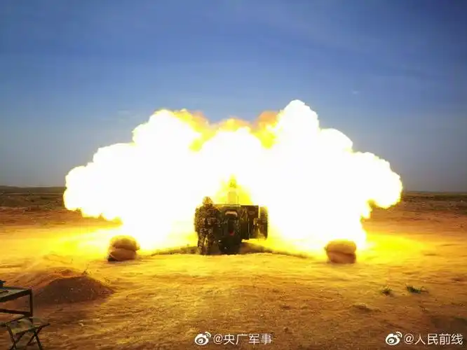 镜头下的火炮开火瞬间 火力值爆表