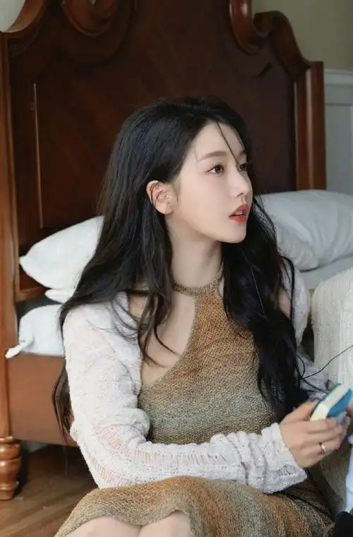 姜贞羽白色情人节随拍