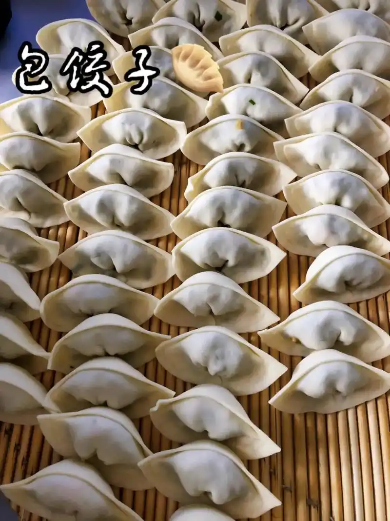 手工包饺子 做一个贤惠能干可爱的妈妈9906忙碌起来就不会 - 抖