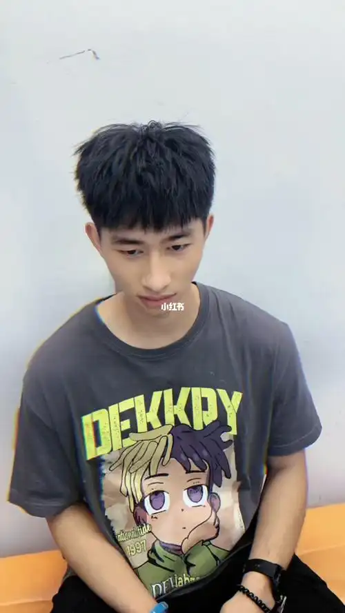 最近比较火的男士烫发碎盖男士碎盖摩根碎盖男生自然碎盖男生碎盖发型