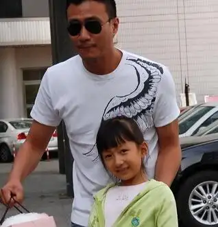 胡军女儿照片曝光 胡军女儿九儿资料介绍