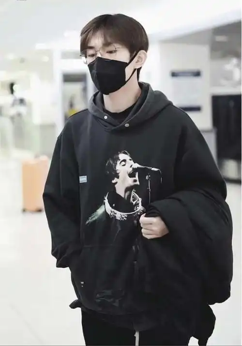 易烊千玺同款潮牌represent英国摇滚歌手海报水洗做旧连帽卫衣