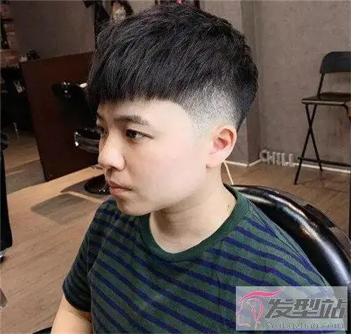 清爽帅气男生短发两边铲时髦亮眼